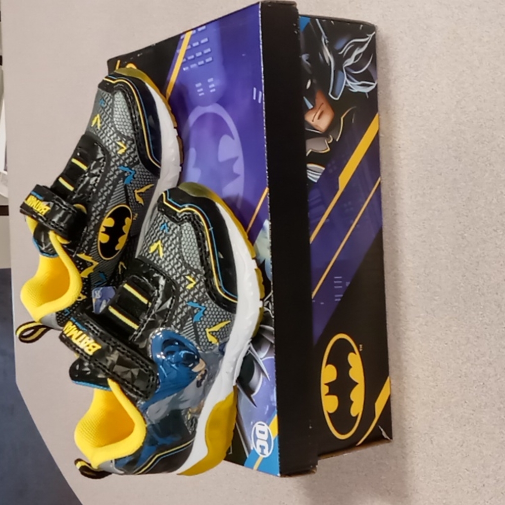 DC Comics Batman Sneakers with Lights new with tags size 7